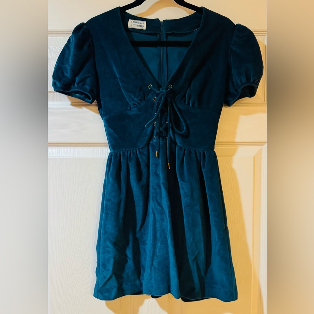 Vintage 70s Velvet Elegant Dark Green Dress with Lace-Up Front women’s size 6